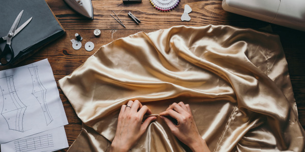 Prancūziška siūlė žingsnis po žingsnio – tobula šilko apdaila be overloko