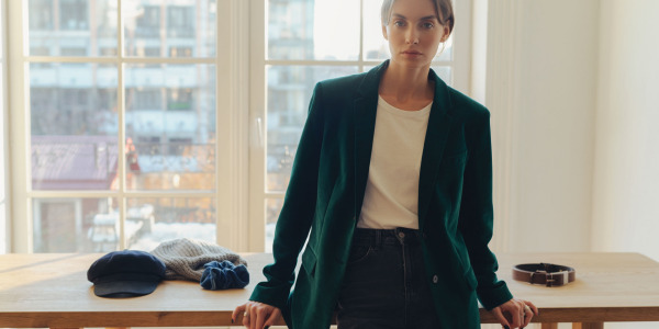 Medvilninis aksomas kasdieniam dėvėjimui – įkvepiančios idėjos švarkams, kelnėms ir aksesuarams